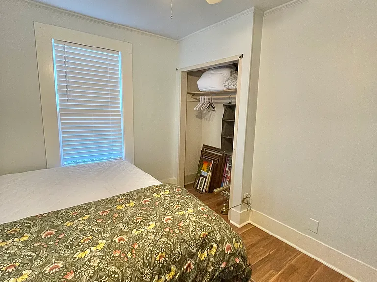 807 W Agarita Ave — Photo 5