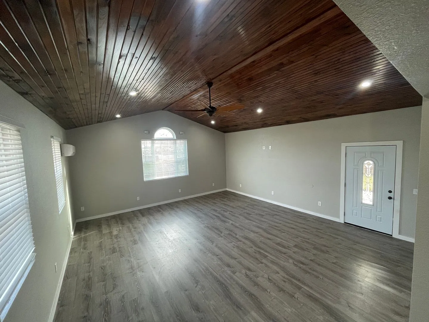 Beautiful very spacious 3 bedroom 2 bath home in Rogersville with a lake view! This is a must see... — Photo 3