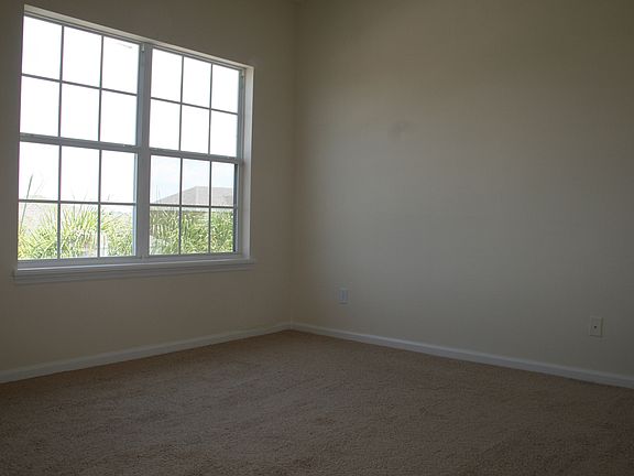5th image of 612 Washington Way