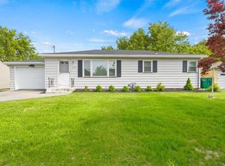 218 Teakwood Dr, Rochester, NY 14609