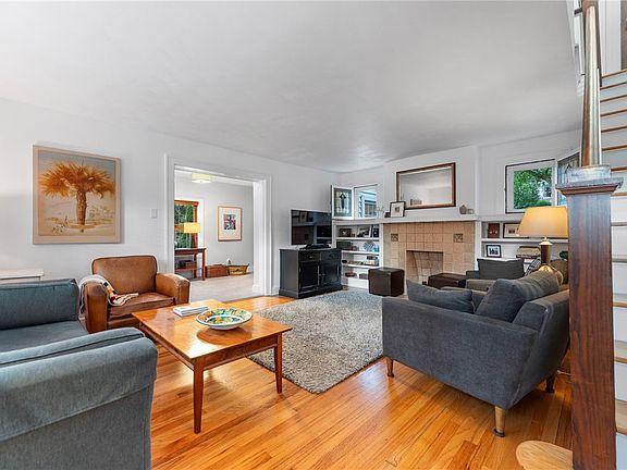 4th image of 624 N Meadowcroft Ave