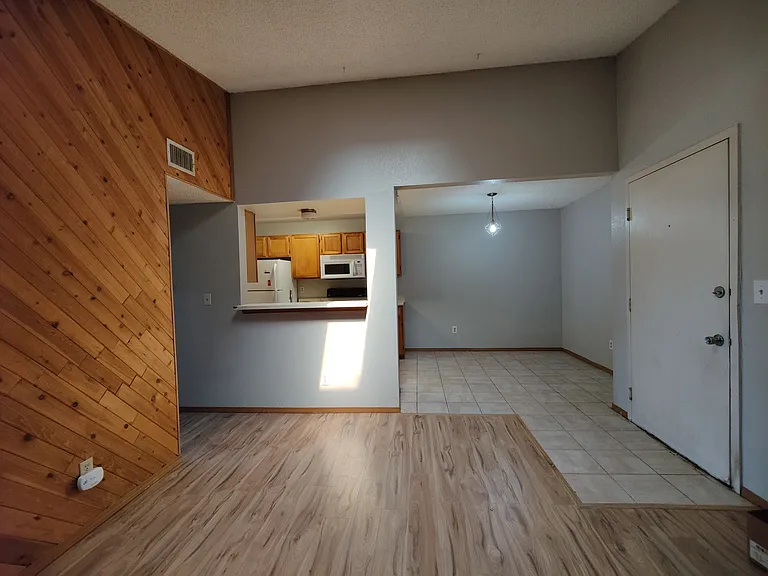 1075 S Elkhart Way #301 — Photo 3