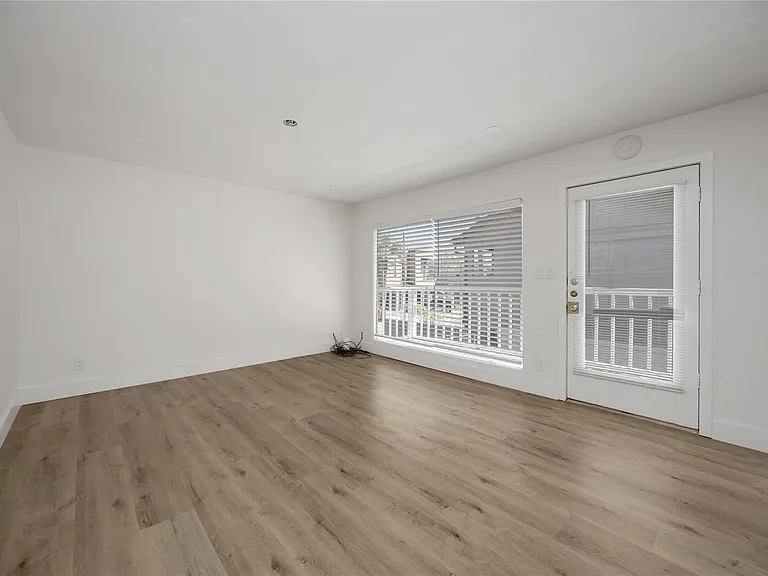 2218 Hazard St #4 — Photo 3