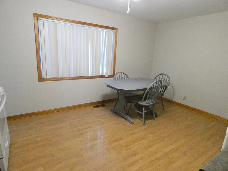515 Freeman Ave — Photo 4