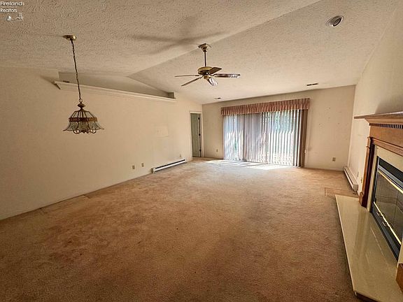 3rd image of 316 Rivers Edge Dr