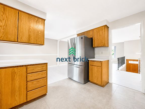 5th image of 15458 4th Ave NE
