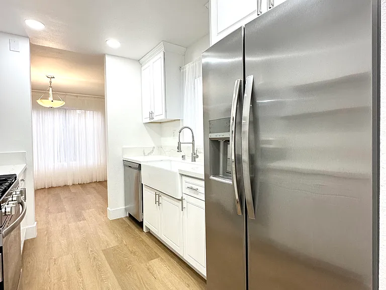 839 N Hayworth Ave #104 — Photo 7