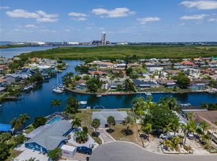 1025 Spindle Palm Way, Apollo Beach, FL 33572