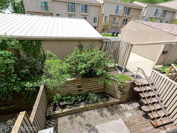 4th image of 804 S Oak Brook Ridge Dr #149