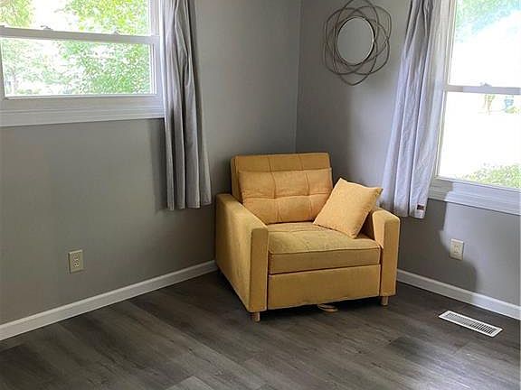 5th image of 2339 Richmond Rd