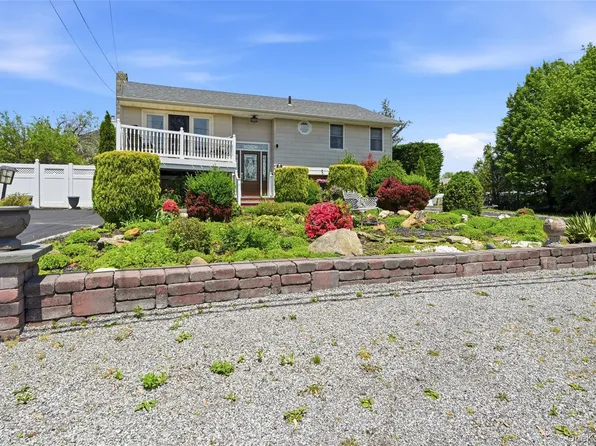 661 Shore Drive, Oakdale, NY 11769