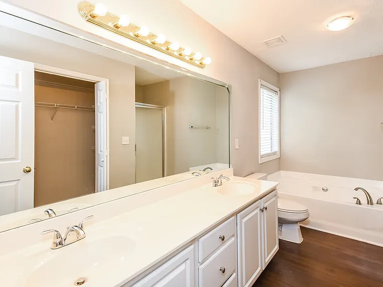 3042 Lexington Ave — Photo 12