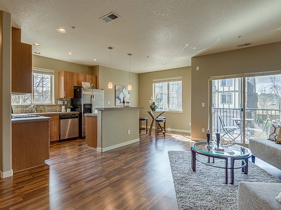 3rd image of 8077 NE Miriam Way