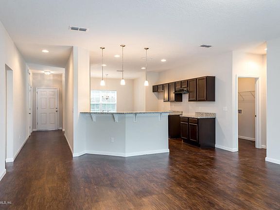 3rd image of 6331 Hyde Park Cir