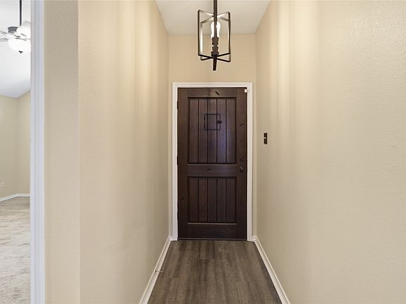 2nd image of 814 Rawlins Dr