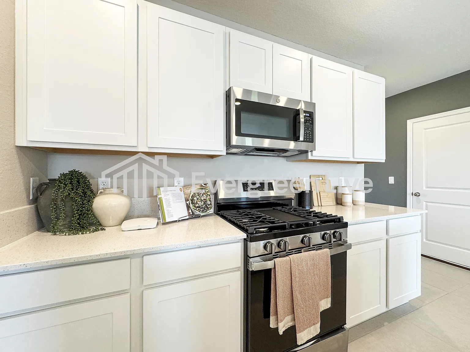 5 bed, 3.0 bath, 2754 sqft, $2,560 — Photo 4