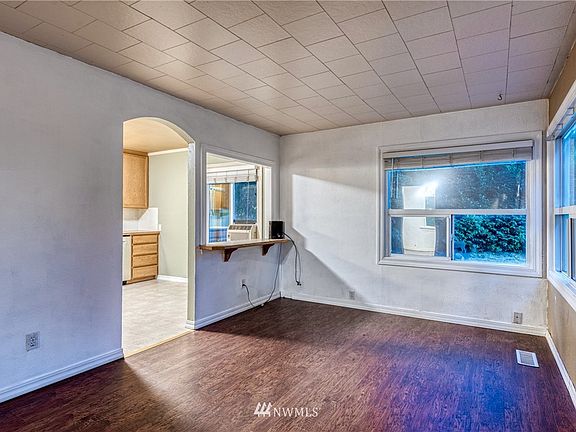 5th image of 611 5th St NE