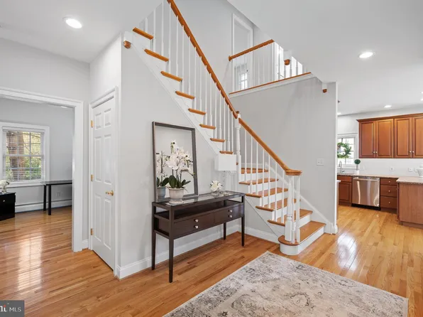 54 Oakford Rd, Wayne, PA 19087