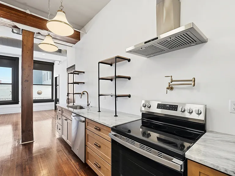 907 Main St #10 — Photo 7