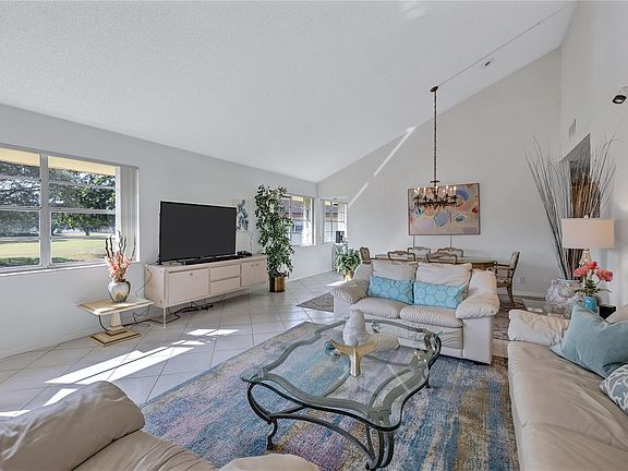 5th image of 8751 Holly Court #204