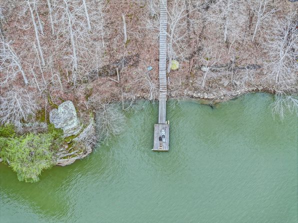 1020 Lake Dr, Lewisburg, KY 42256