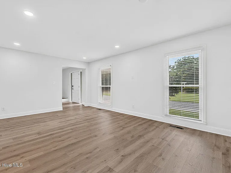 8305 Bald Eagle Ln — Photo 20