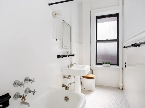 801 West End Avenue image 6 of 13