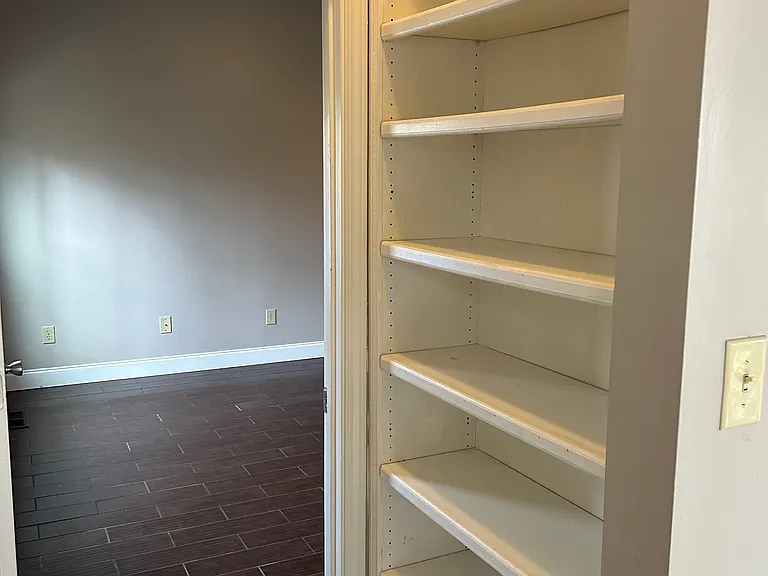 302 Williamsburg Ln — Photo 31