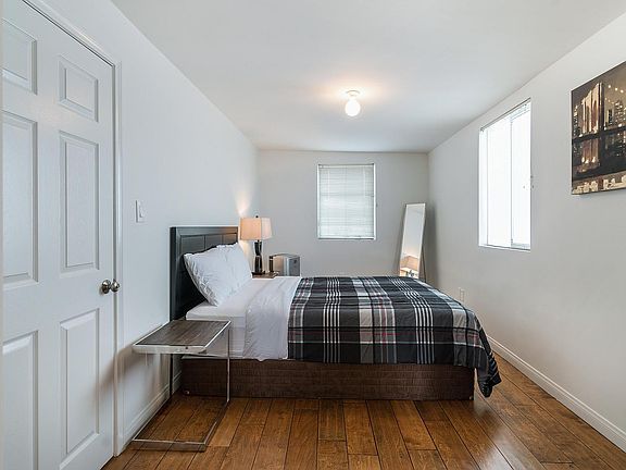 4th image of 5249 1/4 Satsuma Ave