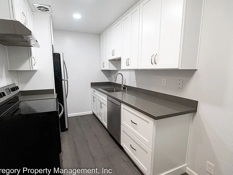 1815 Central Ave #202 — Photo 4