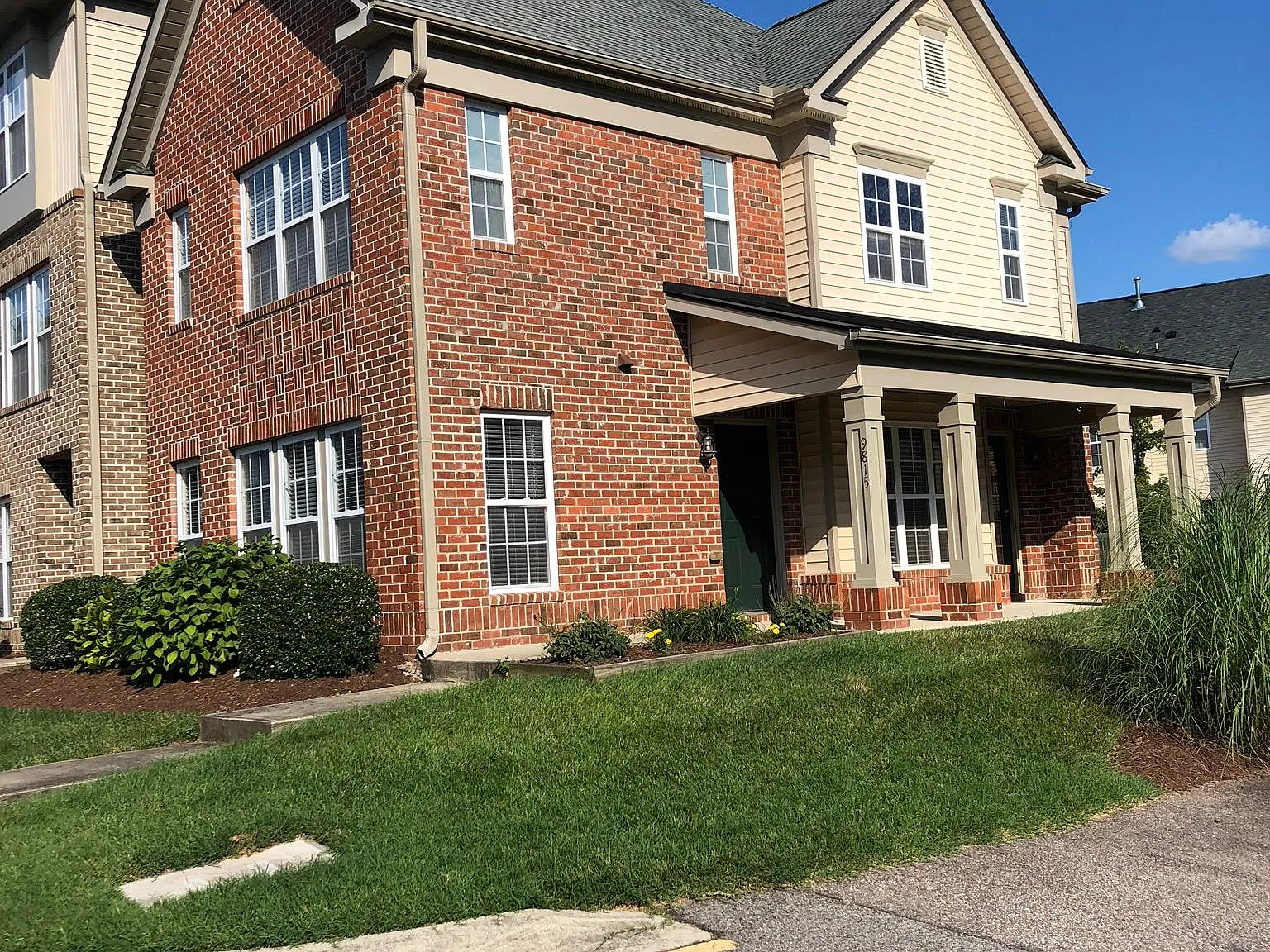 2 bed, 2.5 bath, 1423 sqft, $1,925 — Photo 1