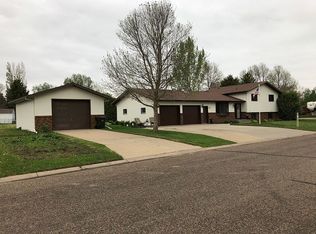 906 Elm Rd, Hazen, ND 58545