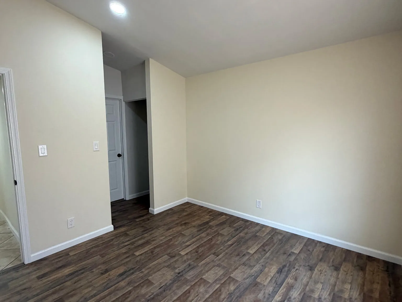 3 bed, 1056 sqft, $1,900 — Photo 2