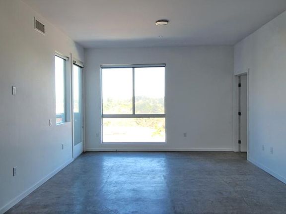 4th image of 3126 Denver St #505