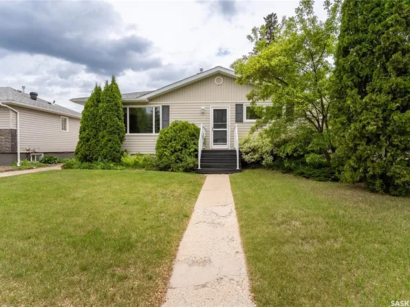 2112 York AVENUE, Saskatoon, SK S7J 1H8