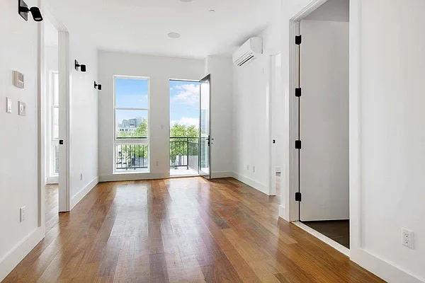 Rented by EXR | media 13