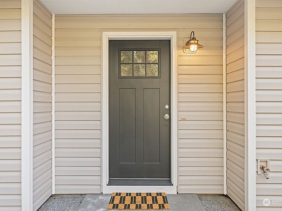 3rd image of 20461 Stephen Drive NE