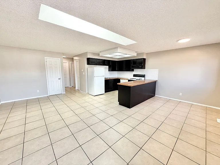 918-922 Teal Ct. — Photo 10