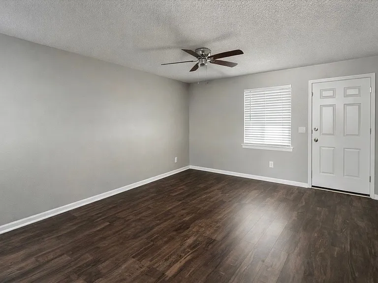 Willow Trace Apartments — Photo 12