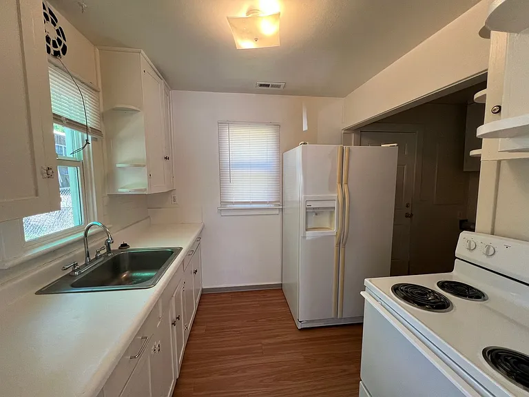 717 SW 4th St — Photo 7