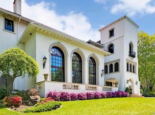 61 Private Rd, Mill Neck, NY 11765