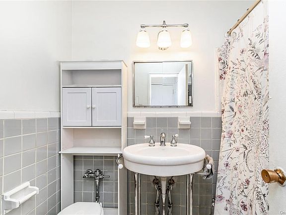 5th image of 6535 Broadway APT 4H