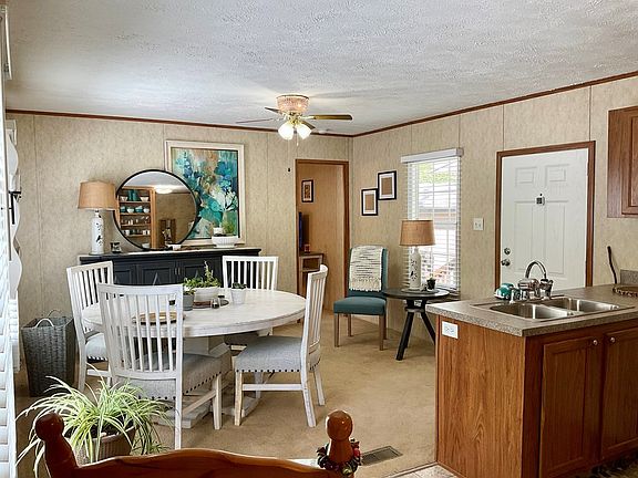 5th image of 4423 Sawbrier Cir