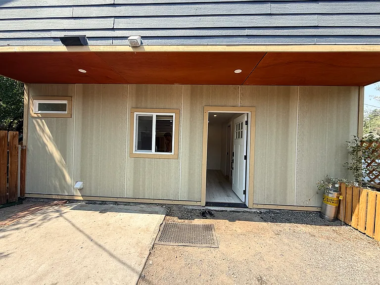 1324 NW Albany Ave #B — Photo 15