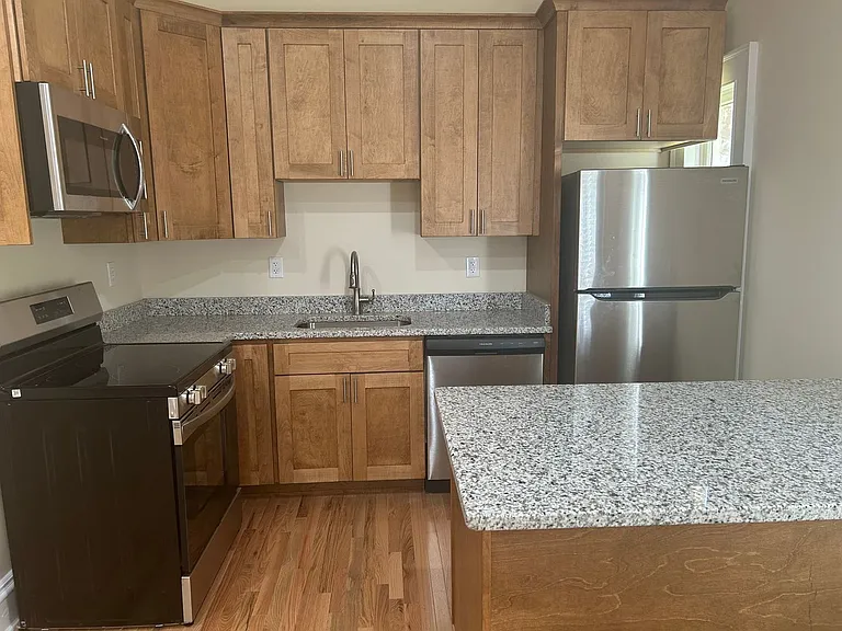 100 North Colonial Avenue — Photo 5