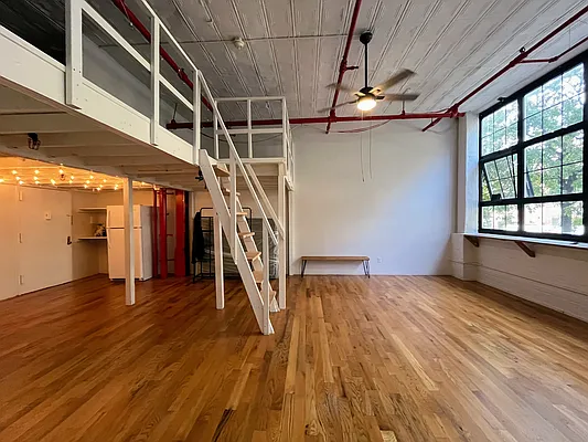 Rented by Outlive | media 11