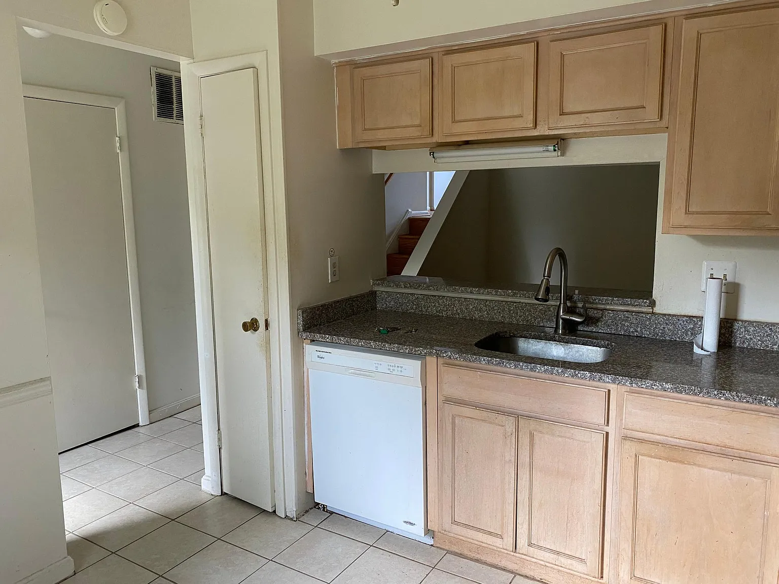 3 bed, 1188 sqft, $2,450 — Photo 3