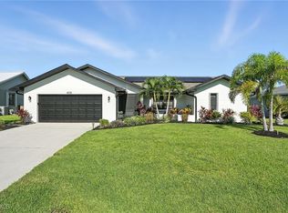 402 SE 8th Pl, Cape Coral, FL 33990