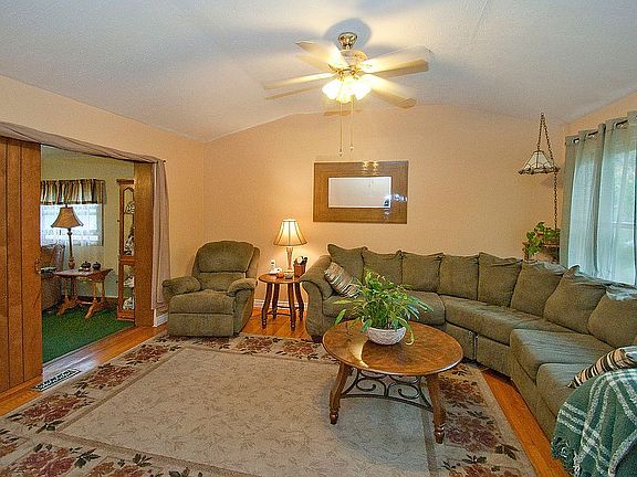 2nd image of 15243 Kennebec St