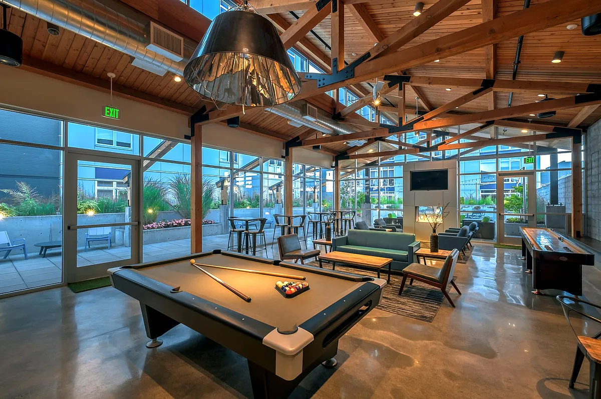 Hangar Lounge + Pool Table - Aero Apartments